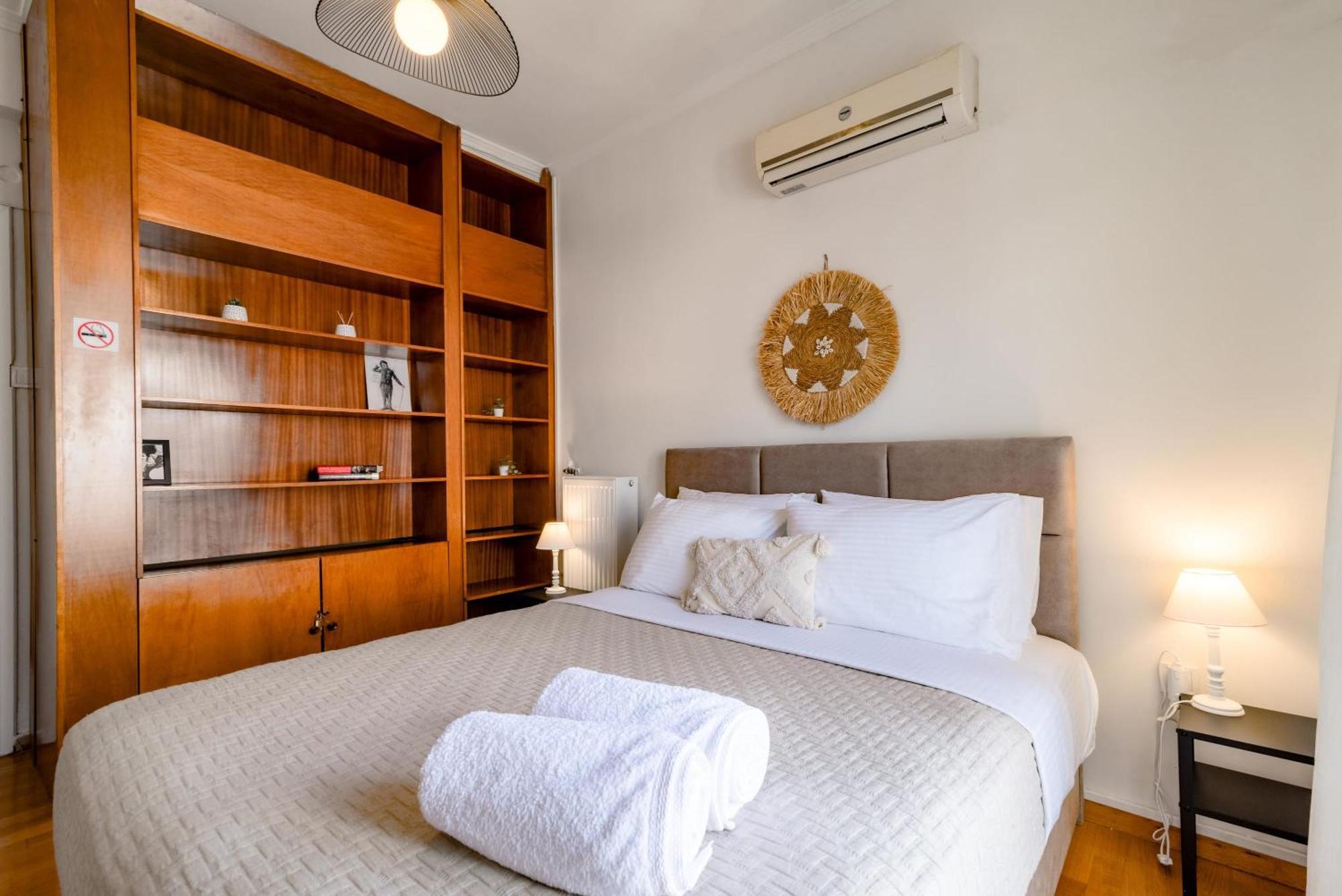 Exarchia Artistic Getaway For Groups Apartment เอเธนส์ ภายนอก รูปภาพ